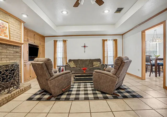 Photo 3 of Single family home for sale at 407 Lumpkin Dr, Ennis, TX 75119 | MLS# 21350357 | Listing updated on 2026-09-12