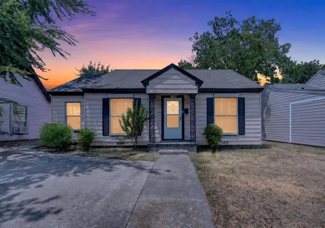 Photo 1 of Sale Pending at 1623 S Marsalis Ave, Dallas, TX 75216 | MLS# 21348720 | Listing updated on 2026-09-15