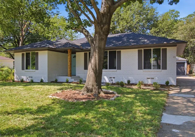 Photo 2 of Single family home for sale at 4815 Kelman St, Dallas, TX 75214 | MLS# 21348262 | Listing updated on 2026-09-13