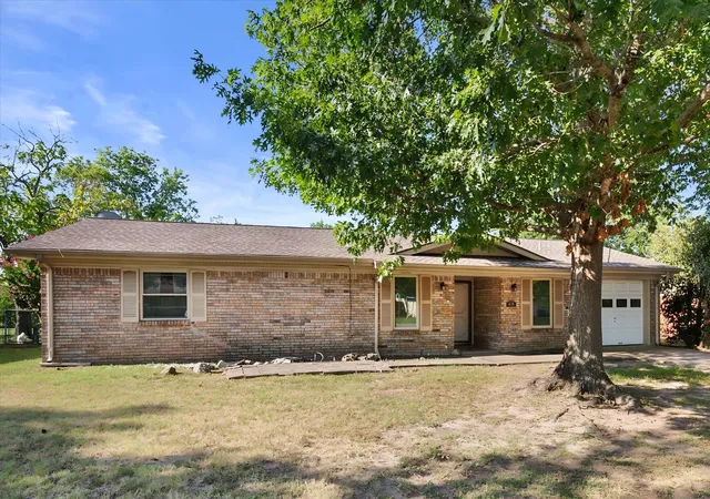 Photo 3 of Single family home for sale at 419 Carol Ave, Corsicana, TX 75110 | MLS# 21350501 | Listing updated on 2026-09-17