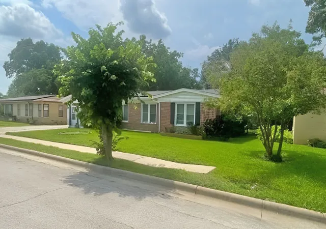 Photo 2 of Sale Pending at 2125 Ridgeview St, Fort Worth, TX 76119 | MLS# 21350619 | Listing updated on 2026-09-11