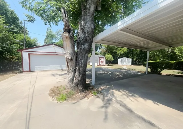 Photo 3 of Sale Pending at 2125 Ridgeview St, Fort Worth, TX 76119 | MLS# 21350619 | Listing updated on 2026-09-11