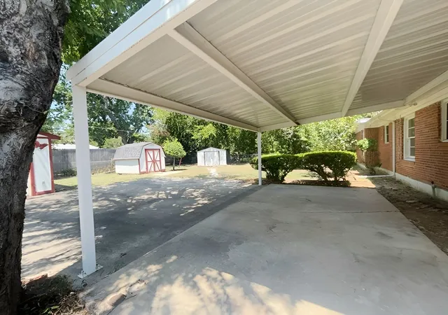 Photo 3 of Sale Pending at 2125 Ridgeview St, Fort Worth, TX 76119 | MLS# 21350619 | Listing updated on 2026-09-11
