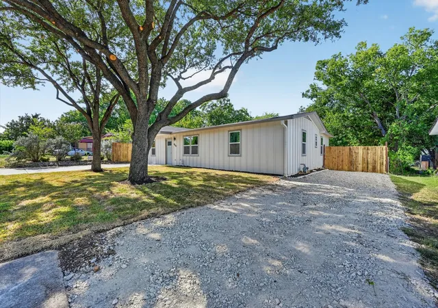 Photo 3 of Sale Pending at 4613 Forbes St, Fort Worth, TX 76105 | MLS# 21349189 | Listing updated on 2026-09-12