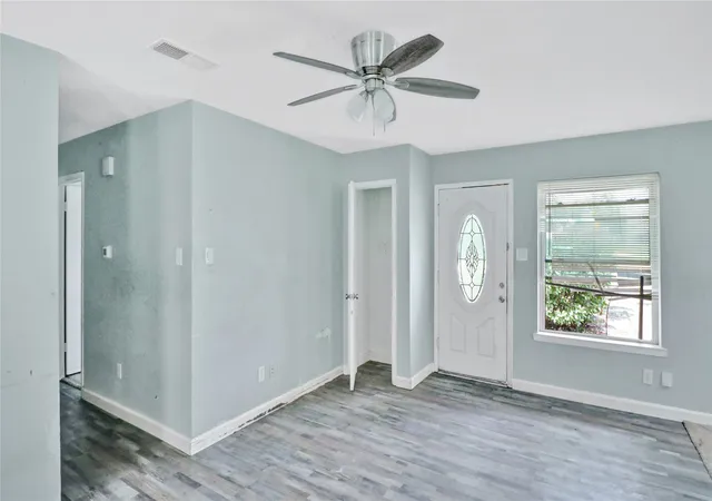 Photo 4 of Sale Pending at 318 E Stark Rd, Seagoville, TX 75159 | MLS# 21350629 | Listing updated on 2026-09-10