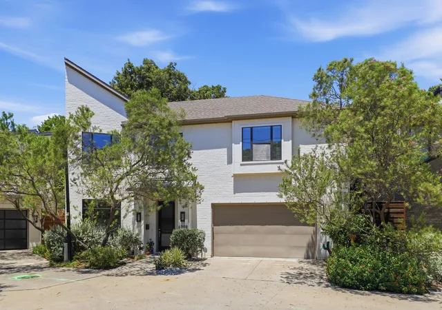 Photo 2 of Single family home for sale at 6908 Chantilly Ct, Dallas, TX 75214 | MLS# 21344426 | Listing updated on 2026-09-13