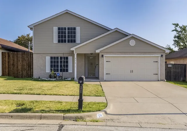 Photo 1 of Single family home for sale at 211 Faircrest Dr, Arlington, TX 76018 | MLS# 21347823 | Listing updated on 2026-09-13