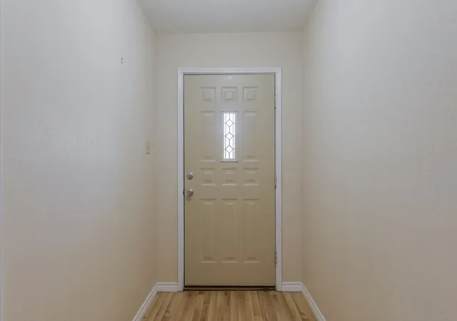 Photo 2 of Single family home for sale at 211 Faircrest Dr, Arlington, TX 76018 | MLS# 21347823 | Listing updated on 2026-09-13