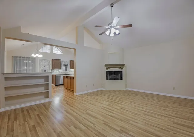 Photo 4 of Single family home for sale at 211 Faircrest Dr, Arlington, TX 76018 | MLS# 21347823 | Listing updated on 2026-09-13