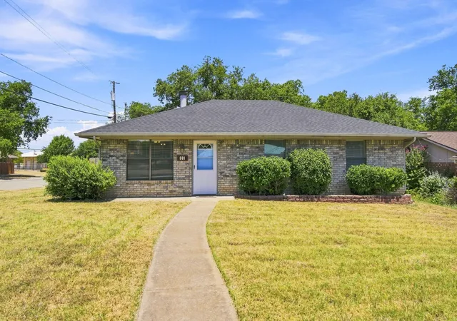 Photo 1 of Single family home for sale at 601 E Avenue F, Midlothian, TX 76065 | MLS# 21349388 | Listing updated on 2026-09-10