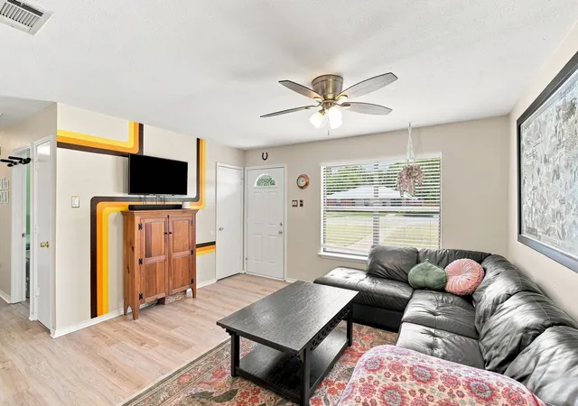 Photo 3 of Single family home for sale at 601 E Avenue F, Midlothian, TX 76065 | MLS# 21349388 | Listing updated on 2026-10-06