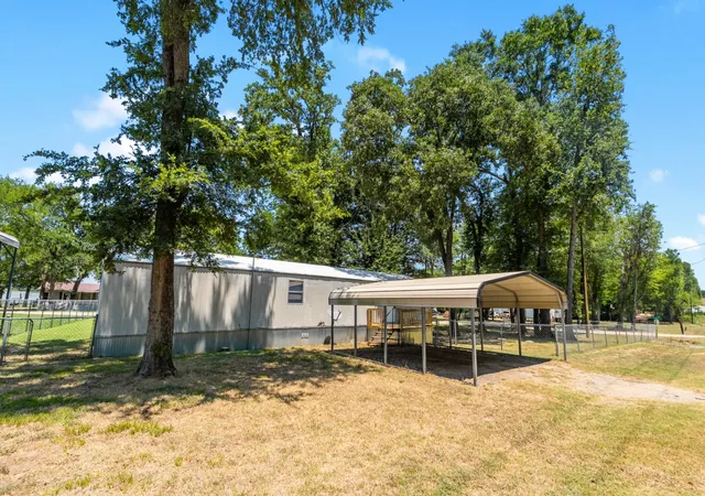 Photo 3 of Manufactured home for sale at 18297 Pine Dr, Eustace, TX 75124 | MLS# 21350661 | Listing updated on 2026-09-11