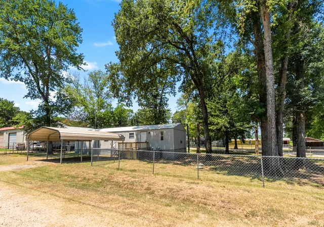 Photo 4 of Manufactured home for sale at 18297 Pine Dr, Eustace, TX 75124 | MLS# 21350661 | Listing updated on 2026-09-11