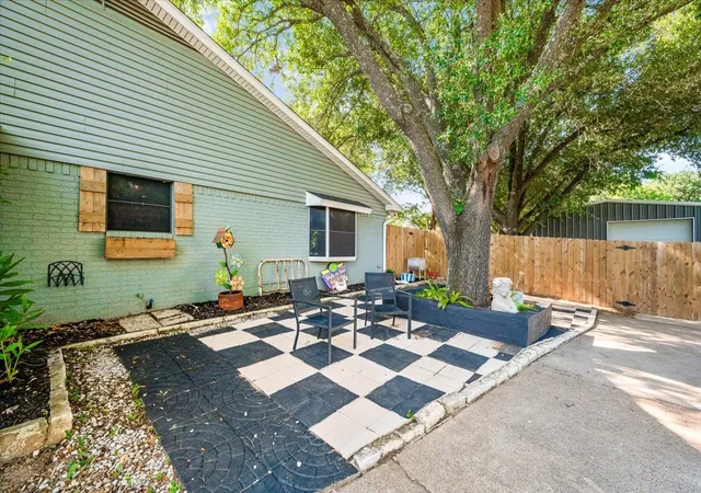 Photo 3 of Single family home for sale at 209 Live Oak Ln, Burleson, TX 76028 | MLS# 21337938 | Listing updated on 2026-09-10