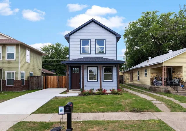 Photo 2 of Single family home for sale at 1104 E Annie St, Fort Worth, TX 76104 | MLS# 21350738 | Listing updated on 2026-09-10