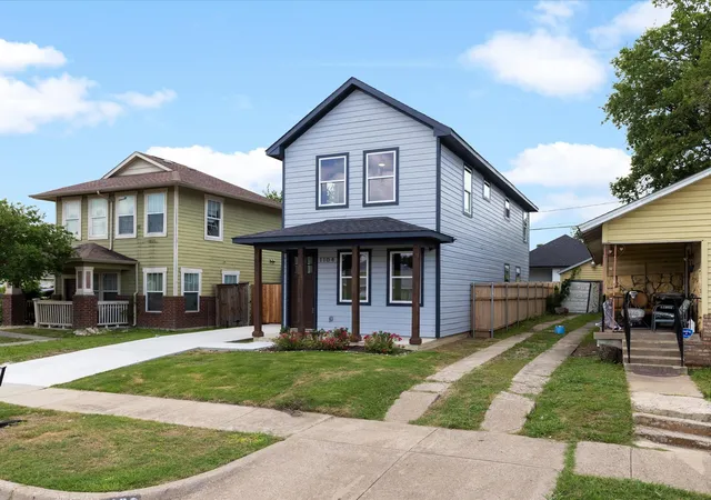 Photo 3 of Single family home for sale at 1104 E Annie St, Fort Worth, TX 76104 | MLS# 21350738 | Listing updated on 2026-09-10
