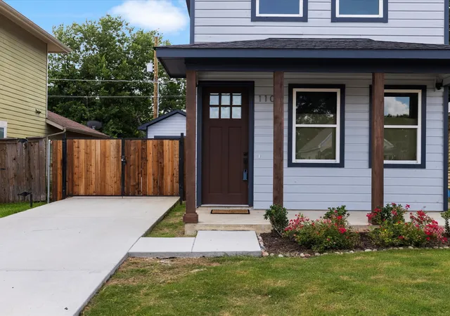 Photo 3 of Single family home for sale at 1104 E Annie St, Fort Worth, TX 76104 | MLS# 21350738 | Listing updated on 2026-10-06