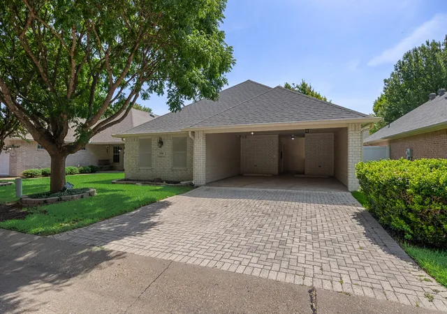 Photo 2 of Single family home for sale at 104 Enchanted Ct, Red Oak, TX 75154 | MLS# 21347878 | Listing updated on 2026-09-14