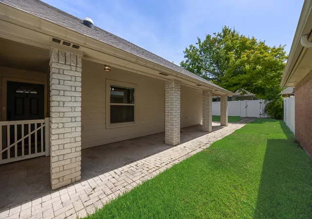 Photo 4 of Single family home for sale at 104 Enchanted Ct, Red Oak, TX 75154 | MLS# 21347878 | Listing updated on 2026-09-26