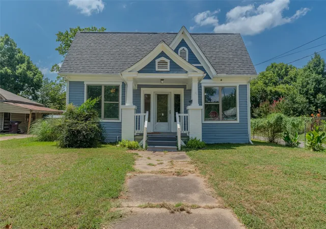 Photo 1 of Single family home for sale at 419 W 5th St, Bonham, TX 75418 | MLS# 21349602 | Listing updated on 2026-09-10