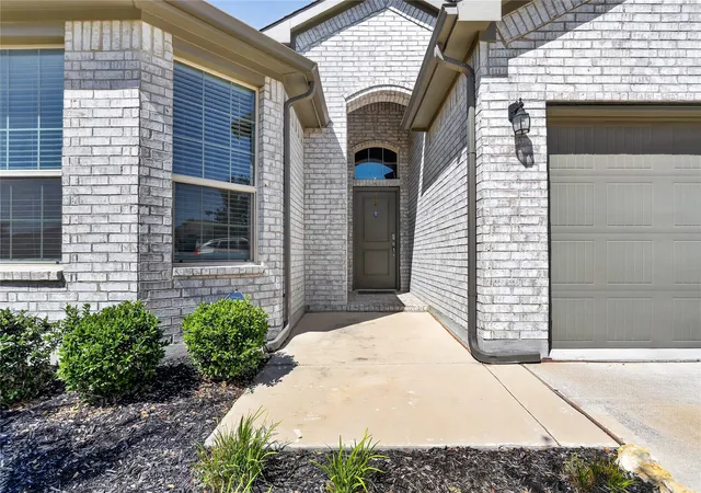 Photo 3 of Single family home for sale at 521 Roundstone Rd, Haslet, TX 76052 | MLS# 21350832 | Listing updated on 2026-09-08