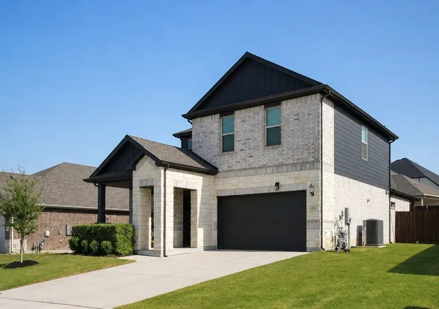 Photo 2 of Single family home for sale at 10413 Potawatomi Ln, Fort Worth, TX 76179 | MLS# 21350895 | Listing updated on 2026-09-12