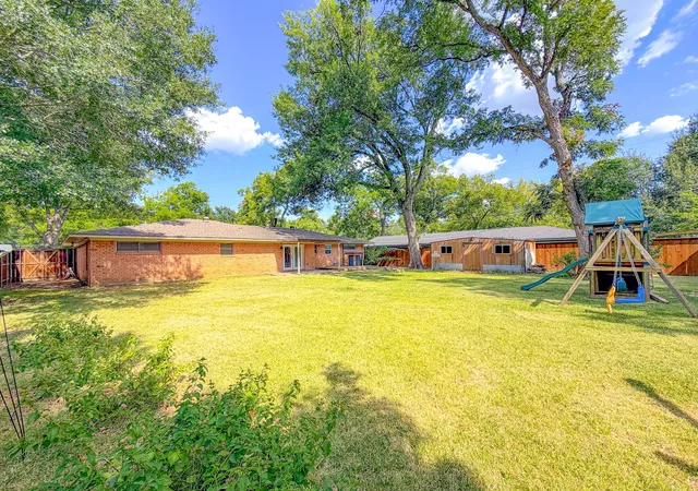 Photo 14 of Single family home for sale at 2002 Mimosa Dr, Corsicana, TX 75110 | MLS# 21350893 | Listing updated on 2026-09-11