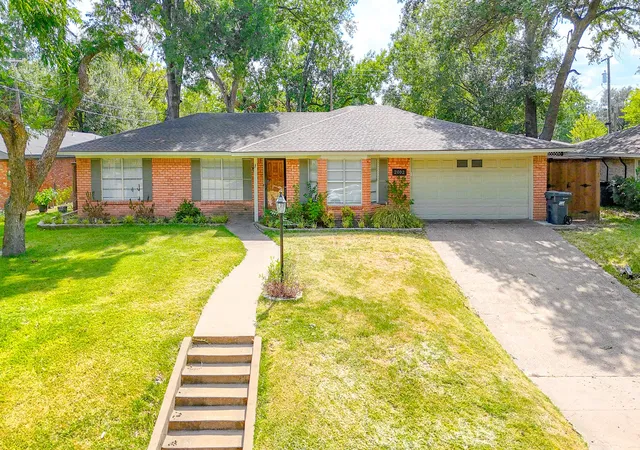 Photo 1 of Single family home for sale at 2002 Mimosa Dr, Corsicana, TX 75110 | MLS# 21350893 | Listing updated on 2026-09-11