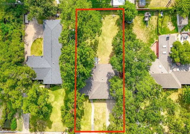 Photo 2 of Single family home for sale at 2002 Mimosa Dr, Corsicana, TX 75110 | MLS# 21350893 | Listing updated on 2026-09-11