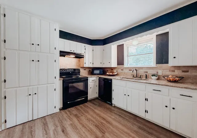 Photo 2 of Single family home for sale at 2002 Mimosa Dr, Corsicana, TX 75110 | MLS# 21350893 | Listing updated on 2026-09-11