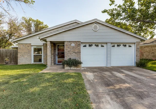 Photo 1 of Single family home for sale at 9960 Runnymeade Pl, Fort Worth, TX 76108 | MLS# 21350932 | Listing updated on 2026-09-14