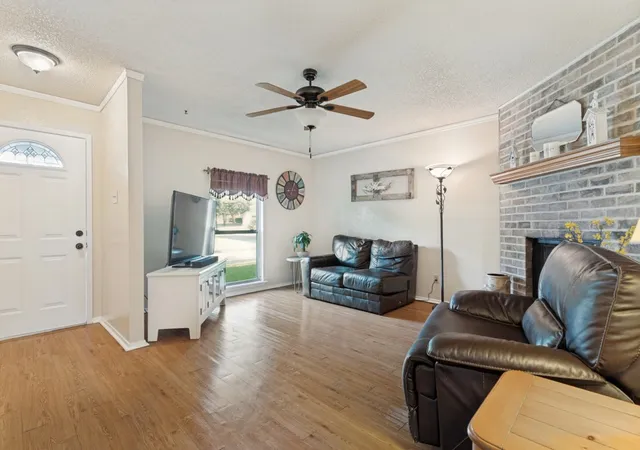 Photo 4 of Sale Pending at 9960 Runnymeade Pl, Fort Worth, TX 76108 | MLS# 21350932 | Listing updated on 2026-09-28