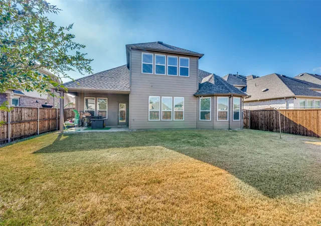Photo 3 of Single family home for sale at 1609 Quentin Dr, Aubrey, TX 76227 | MLS# 21348551 | Listing updated on 2026-09-29