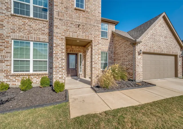 Photo 4 of Single family home for sale at 1609 Quentin Dr, Aubrey, TX 76227 | MLS# 21348551 | Listing updated on 2026-09-29