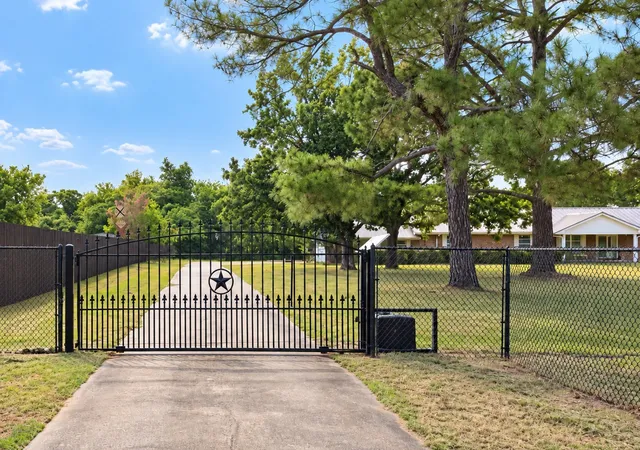 Photo 2 of Single family home for sale at 4723 Theresa Dr, Denison, TX 75020 | MLS# 21342107 | Listing updated on 2026-09-13