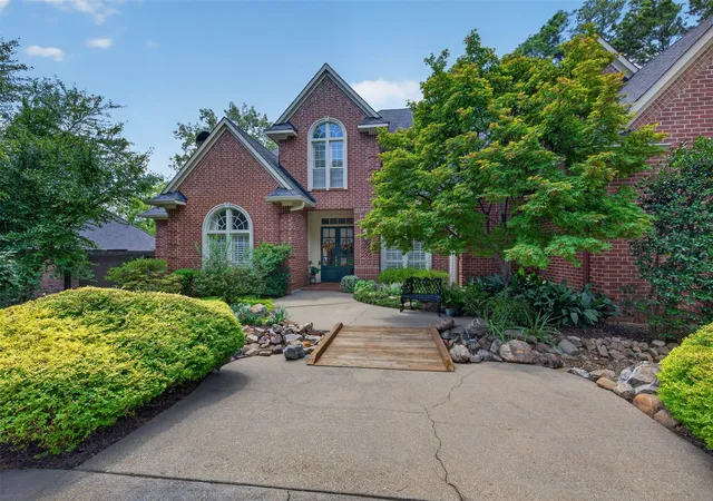 Photo 2 of Sale Pending at 1050 N Pointe Cir, Shreveport, LA 71106 | MLS# 21348228 | Listing updated on 2026-09-26