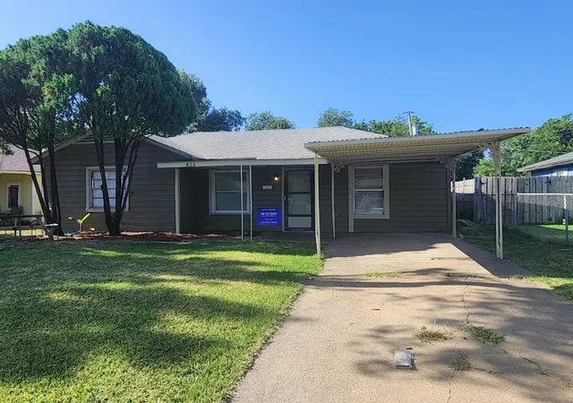 Photo 1 of Single family home for sale at 813 Choctaw Tr, Grand Prairie, TX 75051 | MLS# 21340519 | Listing updated on 2026-09-09