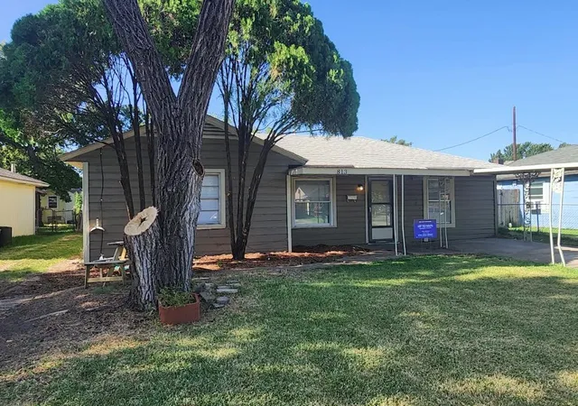 Photo 2 of Single family home for sale at 813 Choctaw Tr, Grand Prairie, TX 75051 | MLS# 21340519 | Listing updated on 2026-09-09