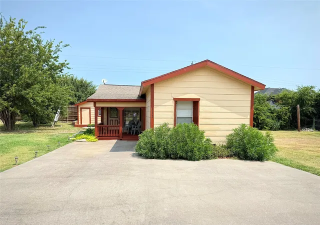 Photo 2 of Manufactured home for sale at 111 Ivy Ln, Roanoke, TX 76262 | MLS# 21350803 | Listing updated on 2026-09-12