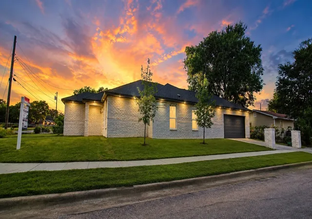 Photo 2 of Single family home for sale at 5147 Chapman St, Fort Worth, TX 76105 | MLS# 21351008 | Listing updated on 2026-10-03