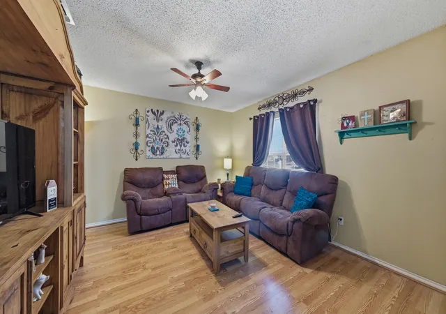 Photo 4 of Single family home for sale at 1305 S Lamar St, Weatherford, TX 76086 | MLS# 21346409 | Listing updated on 2026-09-08