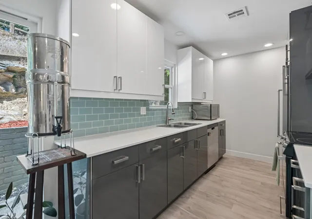 Photo 4 of Single family home for sale at 1025 Wedgewood Dr, Woodway, TX 76712 | MLS# 21350110 | Listing updated on 2026-09-14