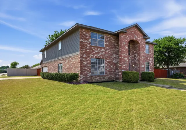 Photo 3 of Single family home for sale at 1125 Urban Dr, De Soto, TX 75115 | MLS# 21351101 | Listing updated on 2026-09-11