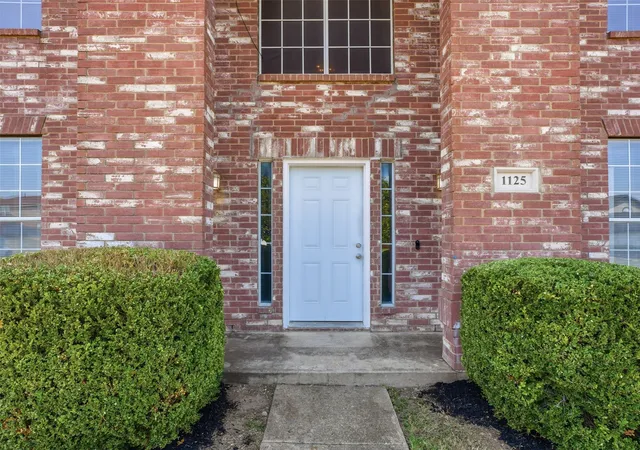 Photo 3 of Single family home for sale at 1125 Urban Dr, De Soto, TX 75115 | MLS# 21351101 | Listing updated on 2026-09-11