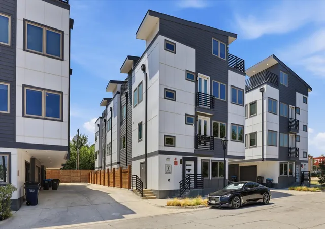Listing Photo 2 - Condo for sale in building located at 1118 Galveston Ave, Fort Worth, TX 76104 - Unit #5