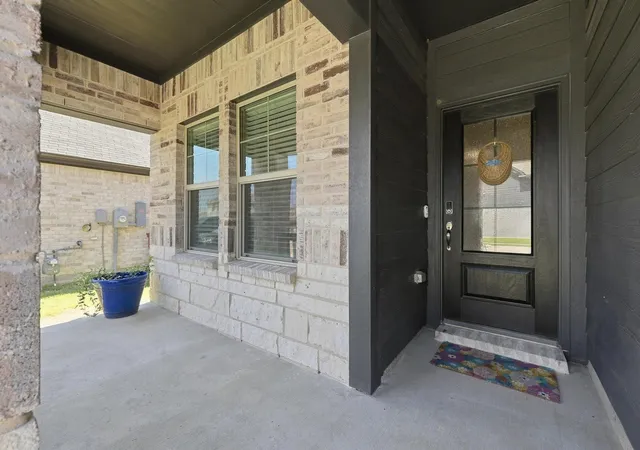 Photo 2 of Single family home for sale at 408 Castle Rd, Sherman, TX 75092 | MLS# 21350300 | Listing updated on 2026-09-26