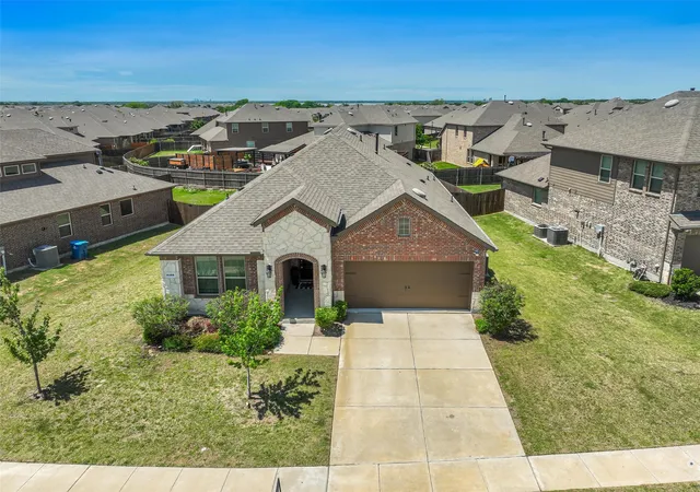 Photo 1 of Sale Pending at 3106 Maverick Dr, Heath, TX 75126 | MLS# 21351233 | Listing updated on 2026-09-30