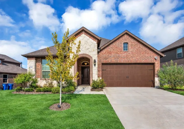 Photo 2 of Sale Pending at 3106 Maverick Dr, Heath, TX 75126 | MLS# 21351233 | Listing updated on 2026-09-30