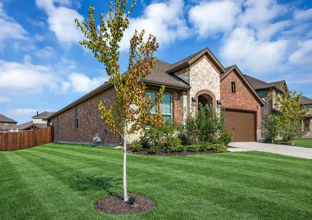 Photo 3 of Sale Pending at 3106 Maverick Dr, Heath, TX 75126 | MLS# 21351233 | Listing updated on 2026-09-30