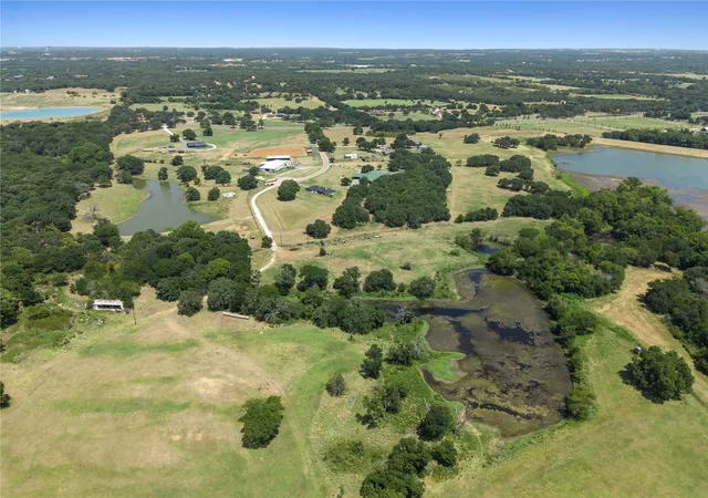 Photo 2 of House for sale at 1640 Blair Dr, Cleburne, TX 76031 | MLS# 21350757 | Listing updated on 2026-10-20